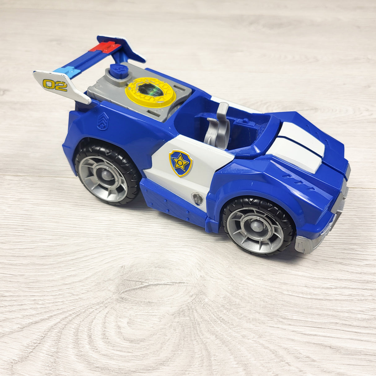 PAW Patrol Chase Deluxe Transforming Vehicle