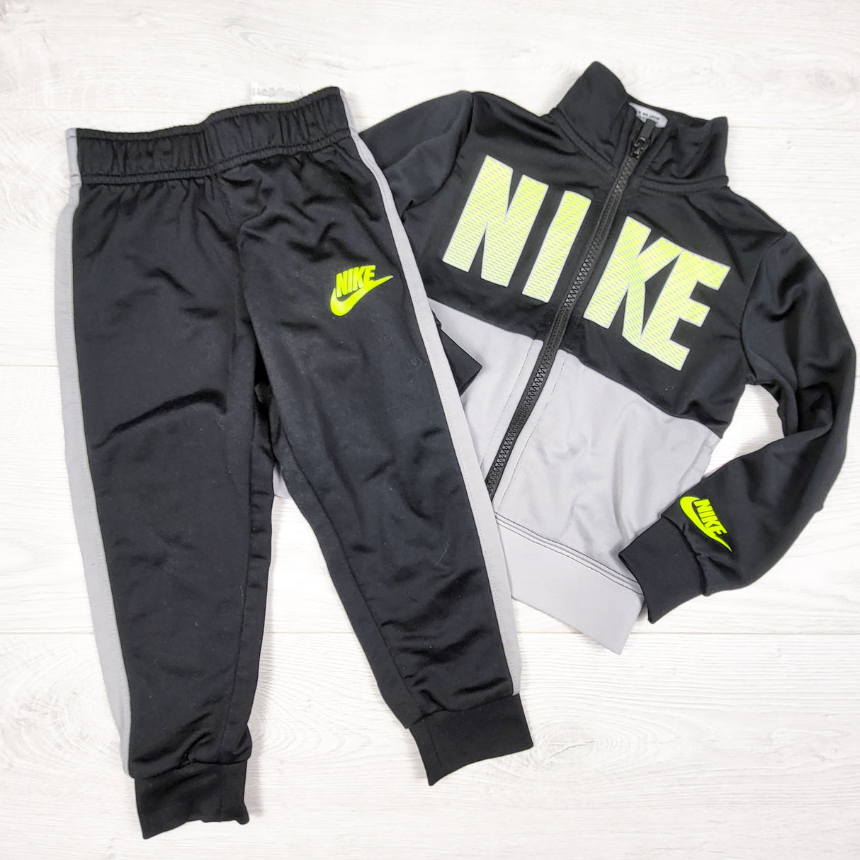 Nike 2pc track suit. Size 2T