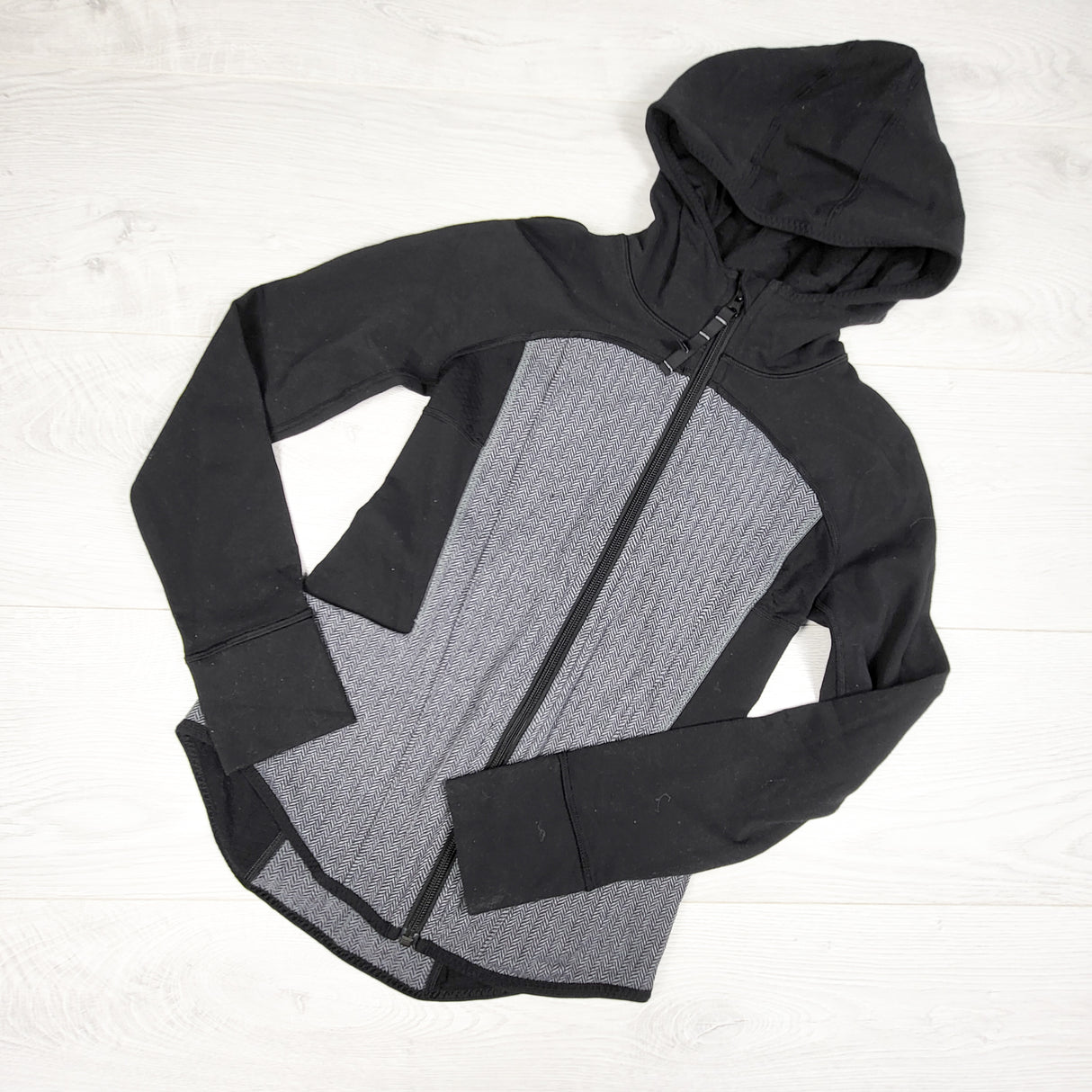 Ivivva(Lululemon) black and grey "Ready to Perform" Full-Zip Hooded Jacket. Size 8