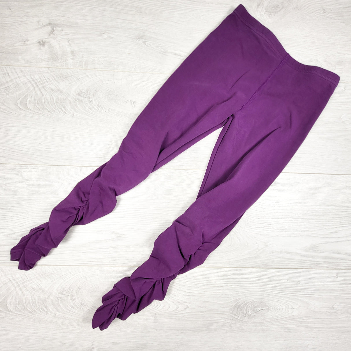 Peekaboo Beans purple ruched leggings. Size 7