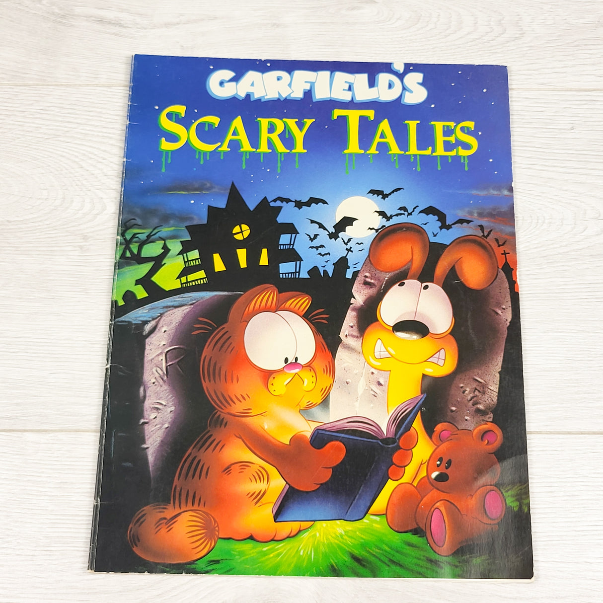 Vintage 1990 Garfield's Scary Tales soft cover book