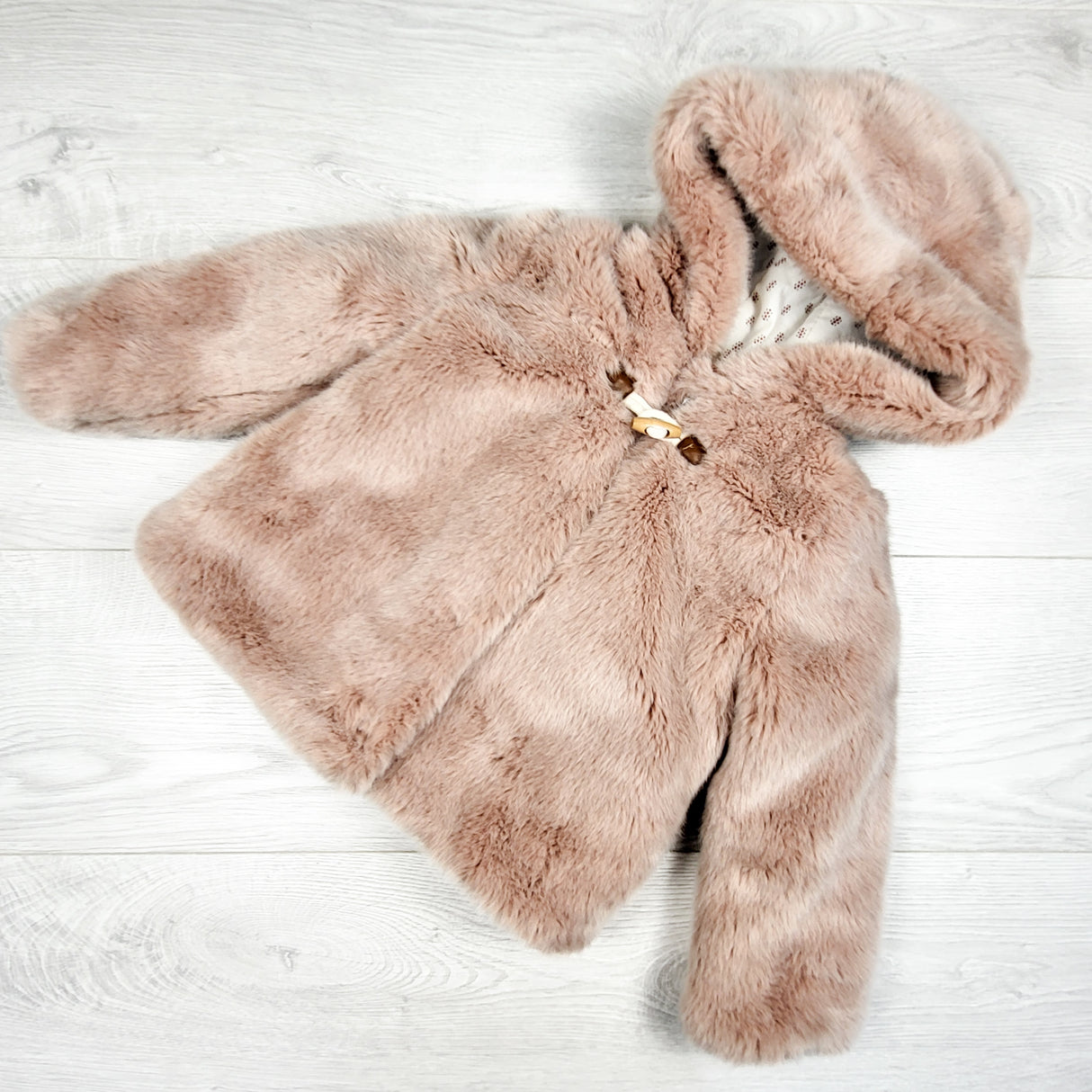 Zara pinky-beige faux fur hooded jacket. Size 2/3T