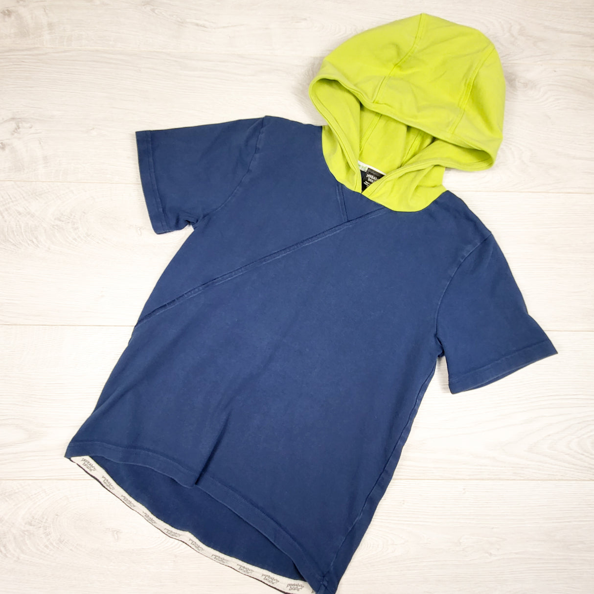 Peekaboo Beans blue hooded t-shirt. Size 10