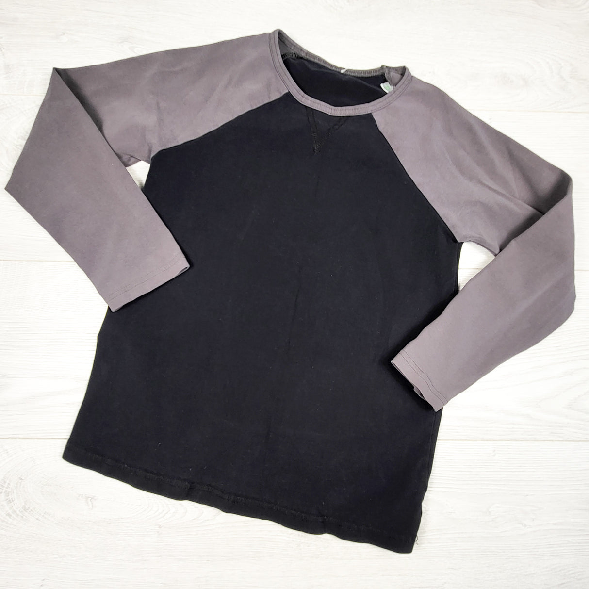 Peekaboo Beans black and grey raglan shirt. Size 8