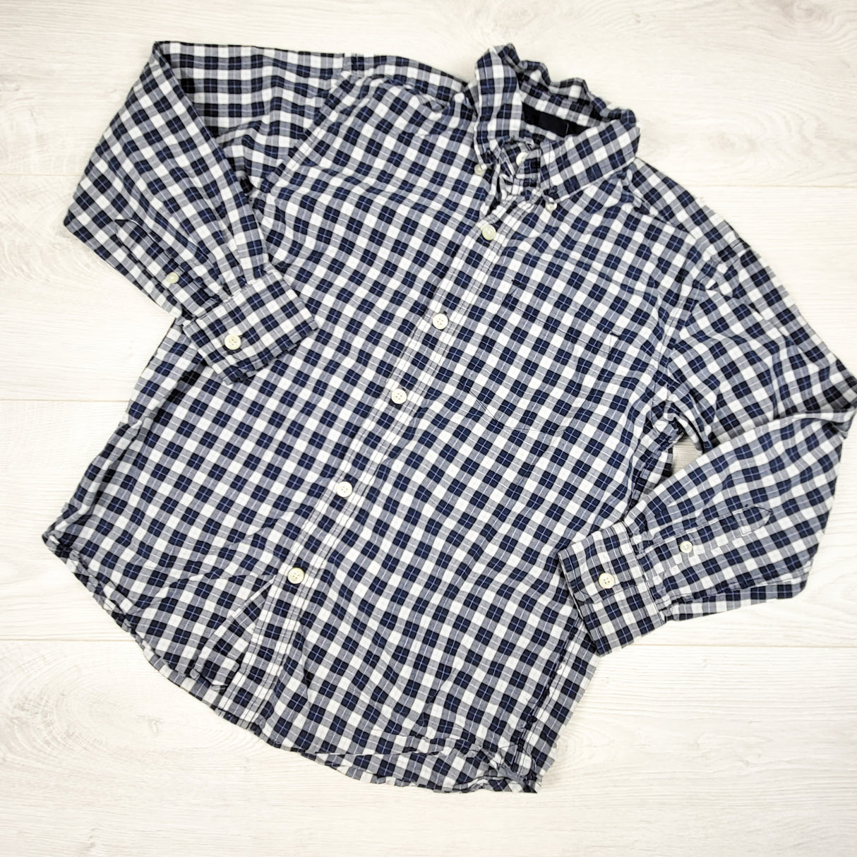 Gap navy plaid button down shirt. Size 8