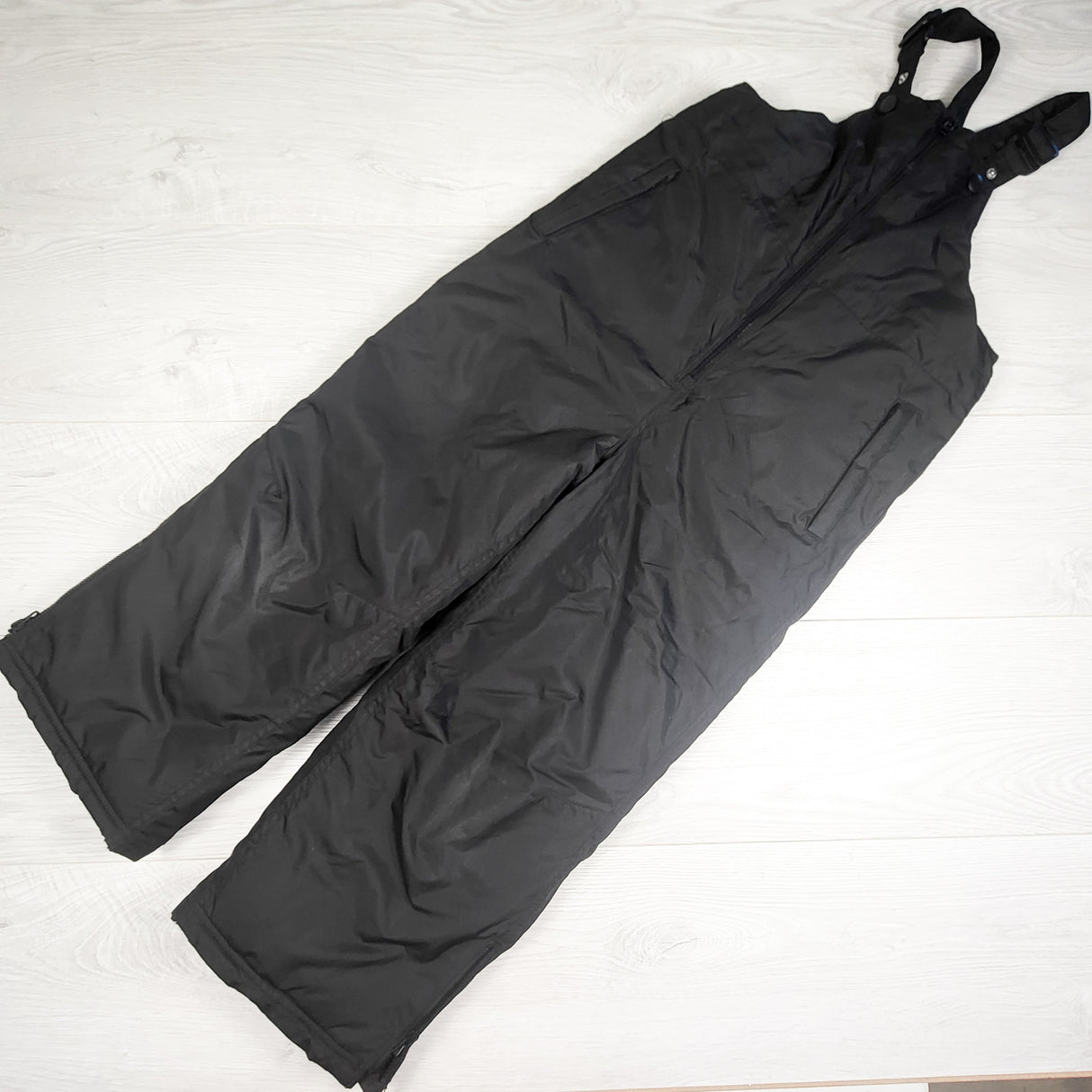Old Navy black snow pants. Size 6/7