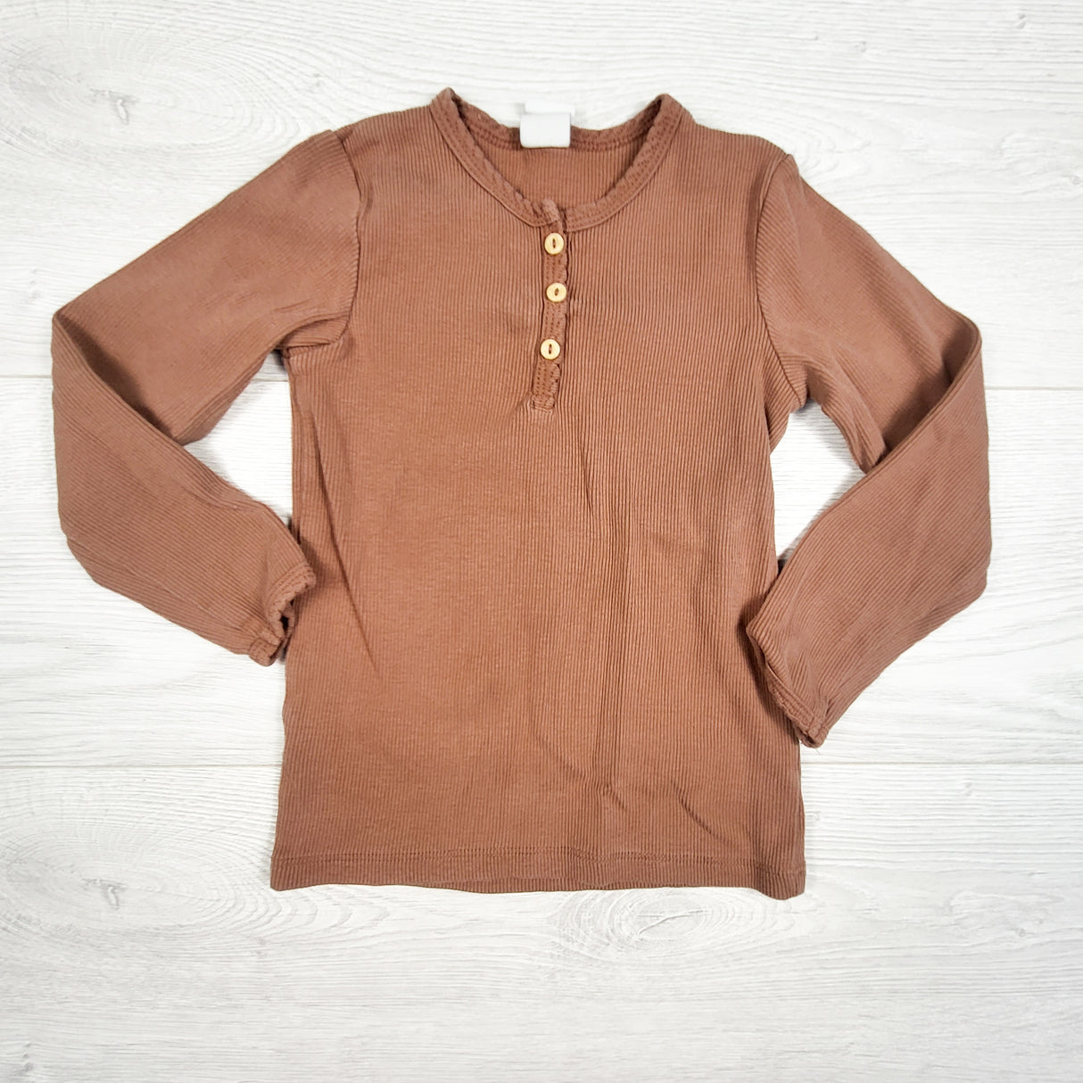 H and M pinky-tan ribbed long sleeve organic cotton Henley style top. Size 2/3T