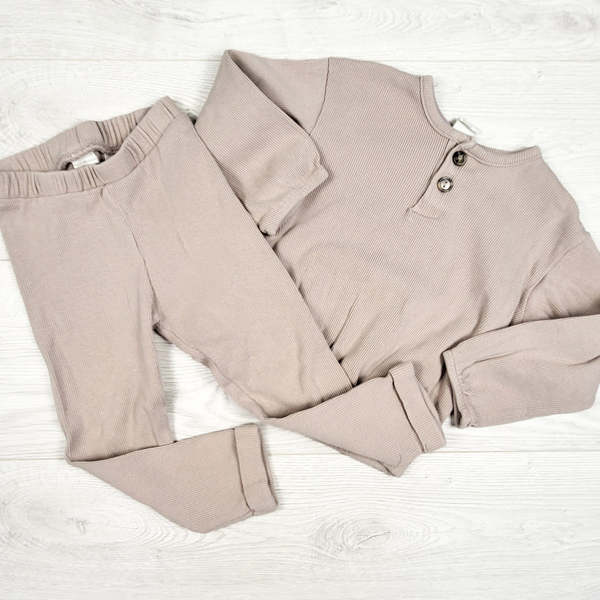H and M pinky-beige ribbed 2pc organic cotton set. Size 18-24 months