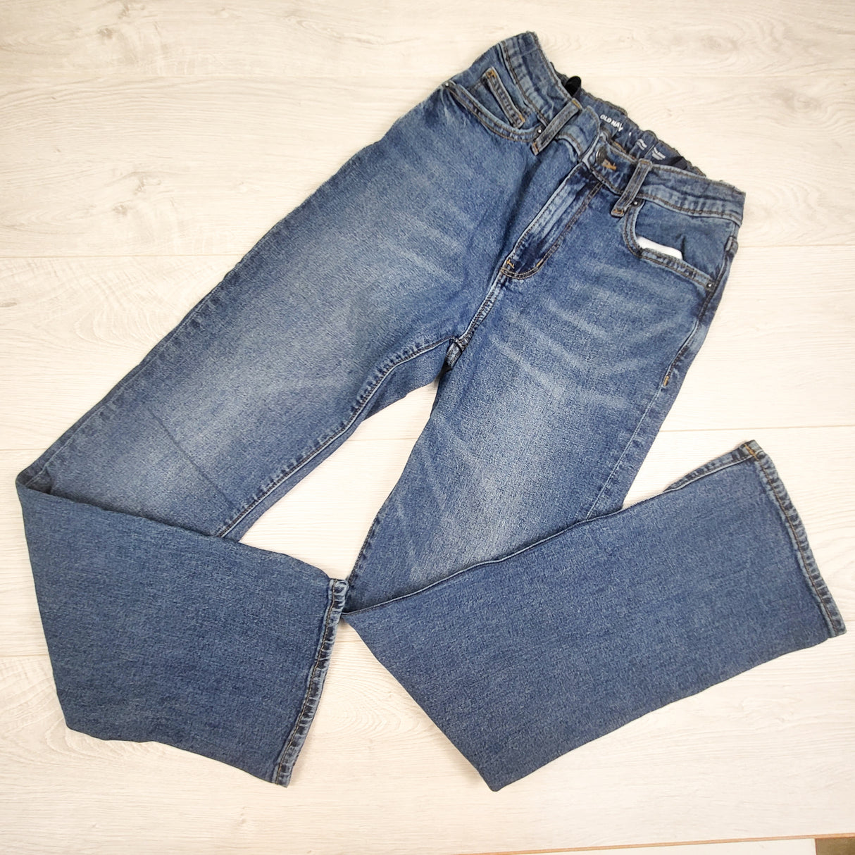 Old Navy medium wash boot cut jeans. Size 16