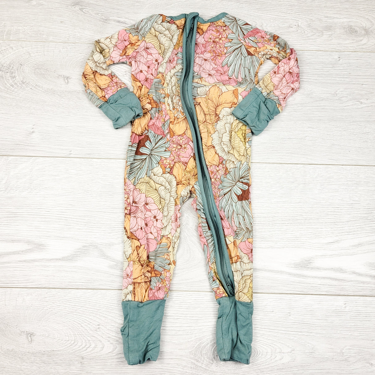 Mozing floral print zippered bamboo sleeper. Size 3-6 months