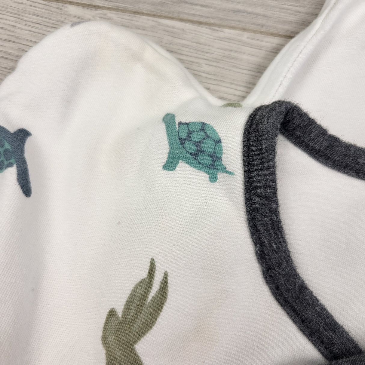 Nest Design sleep sack with removable swaddle wings. Size 0-3 months - AS IS