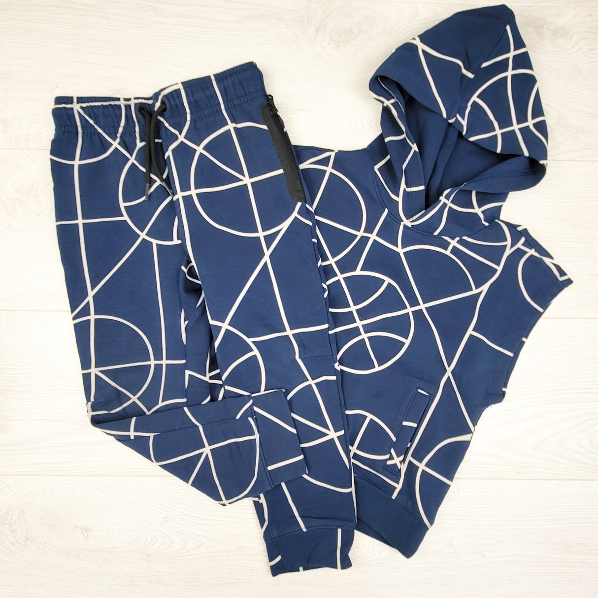 Old Navy navy 2pc active set with basketballs. Size 4T