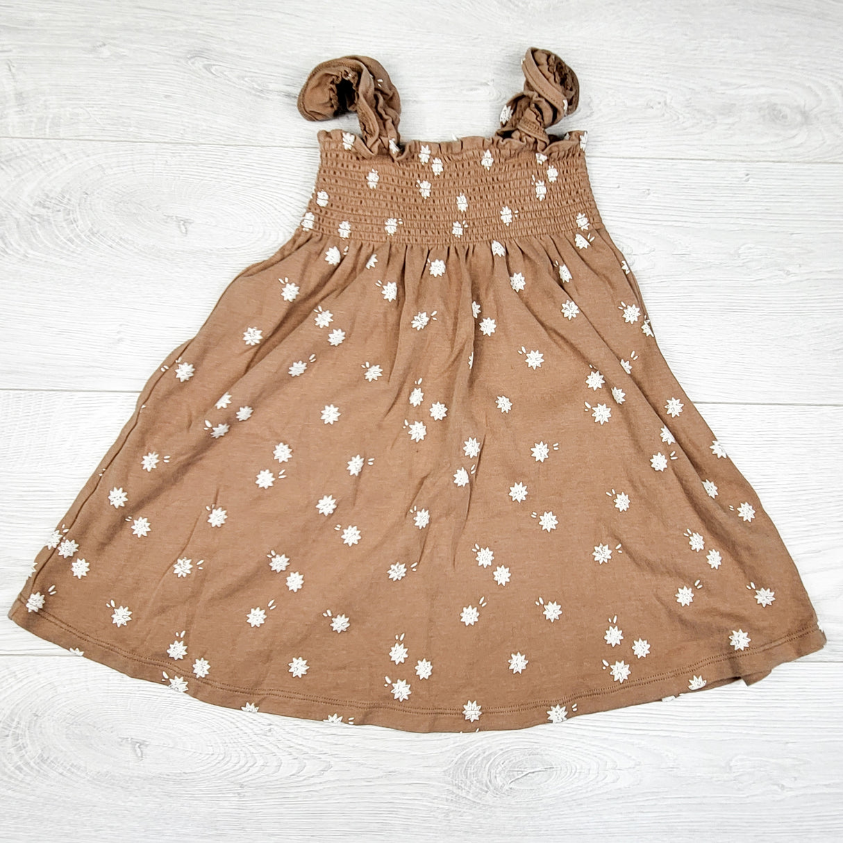 Quincy Mae brown smocked dress with starbursts. Size 4/5T