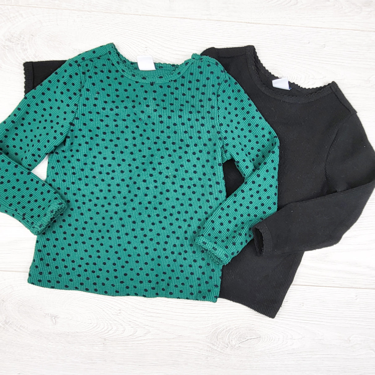 Old Navy 2pc set waffle knit chenille top. Size 2T