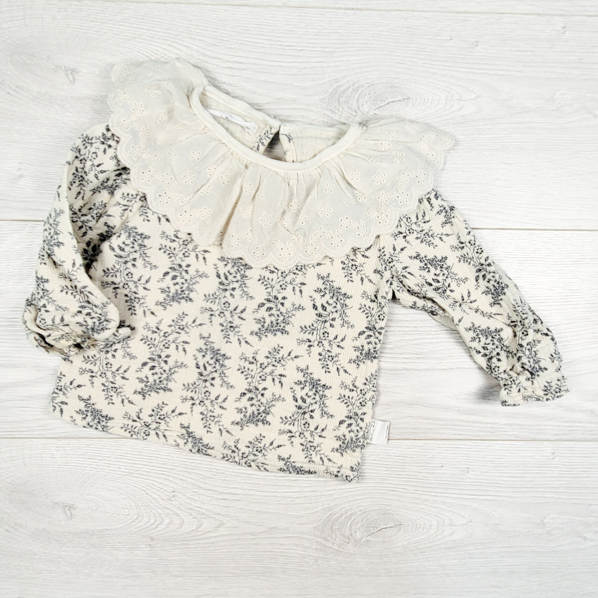 Cutey 'n Coolty floral print floral blouse with oversized collar. Size 12-18 months