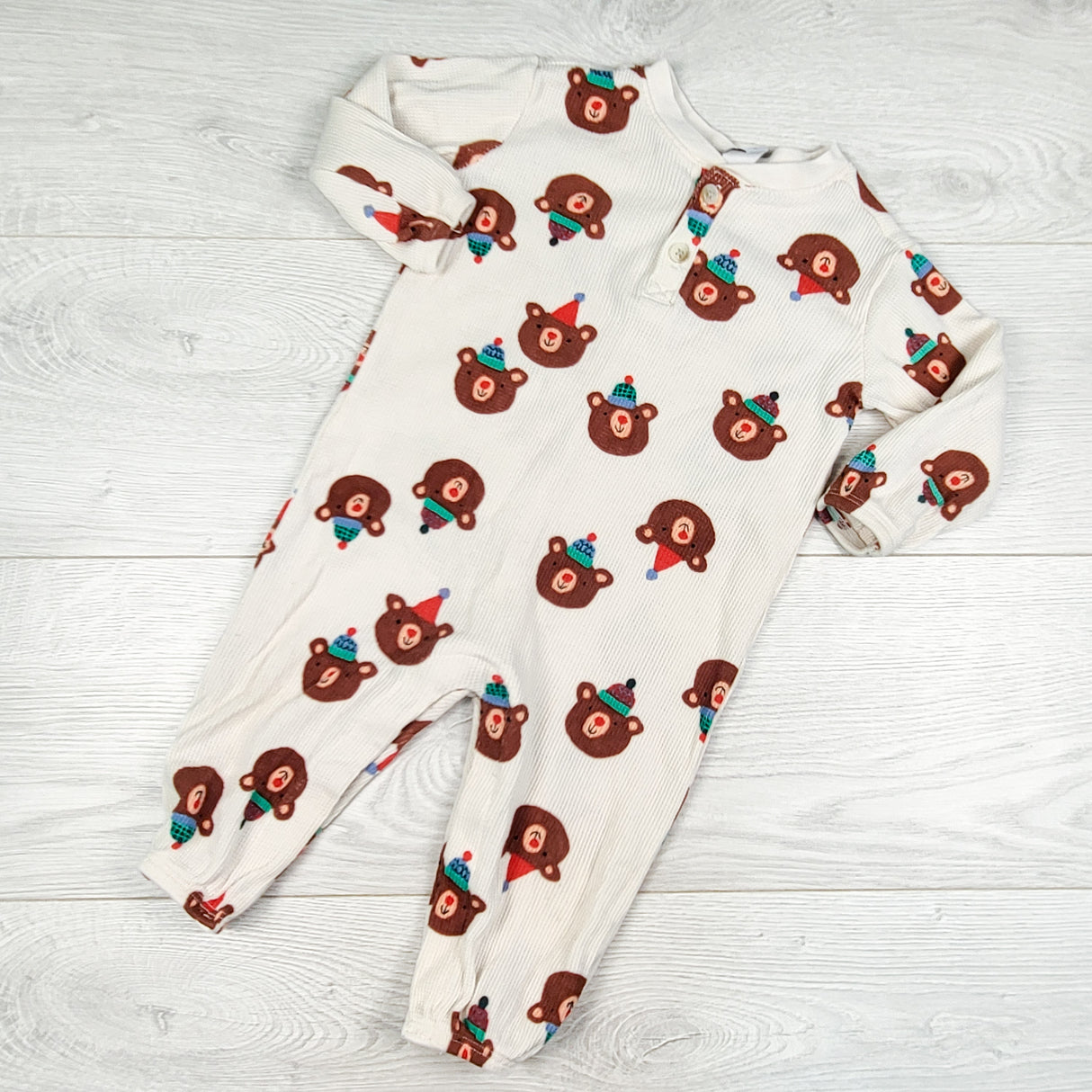Old Navy zippered waffle knit sleeper with bears. Size 6-12 months