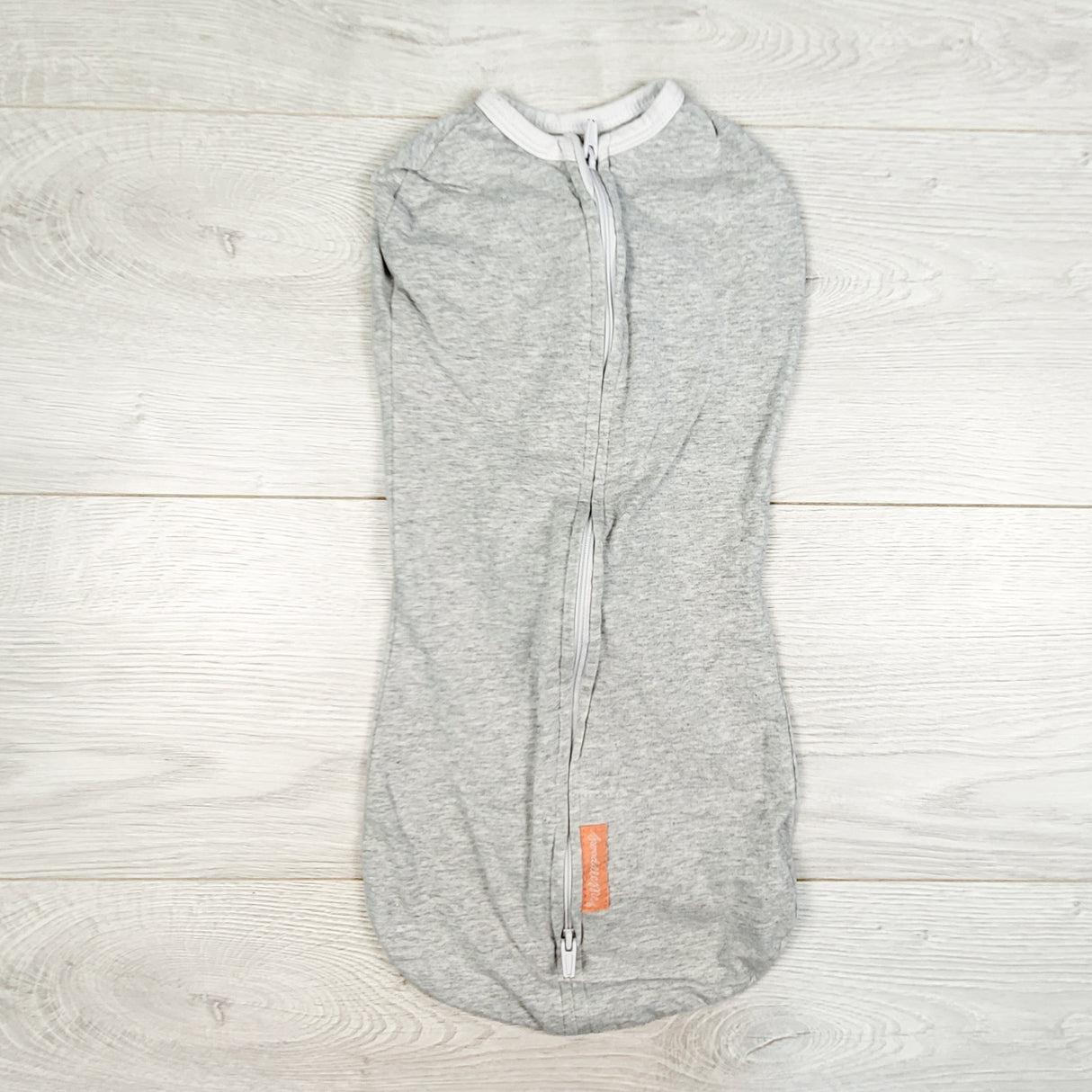 SwaddleMe grey swaddle. Size S/M