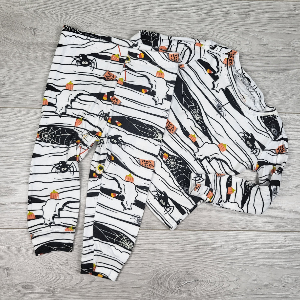 Children's Place Halloween themed 2pc mummy PJs. Size 6-9 months