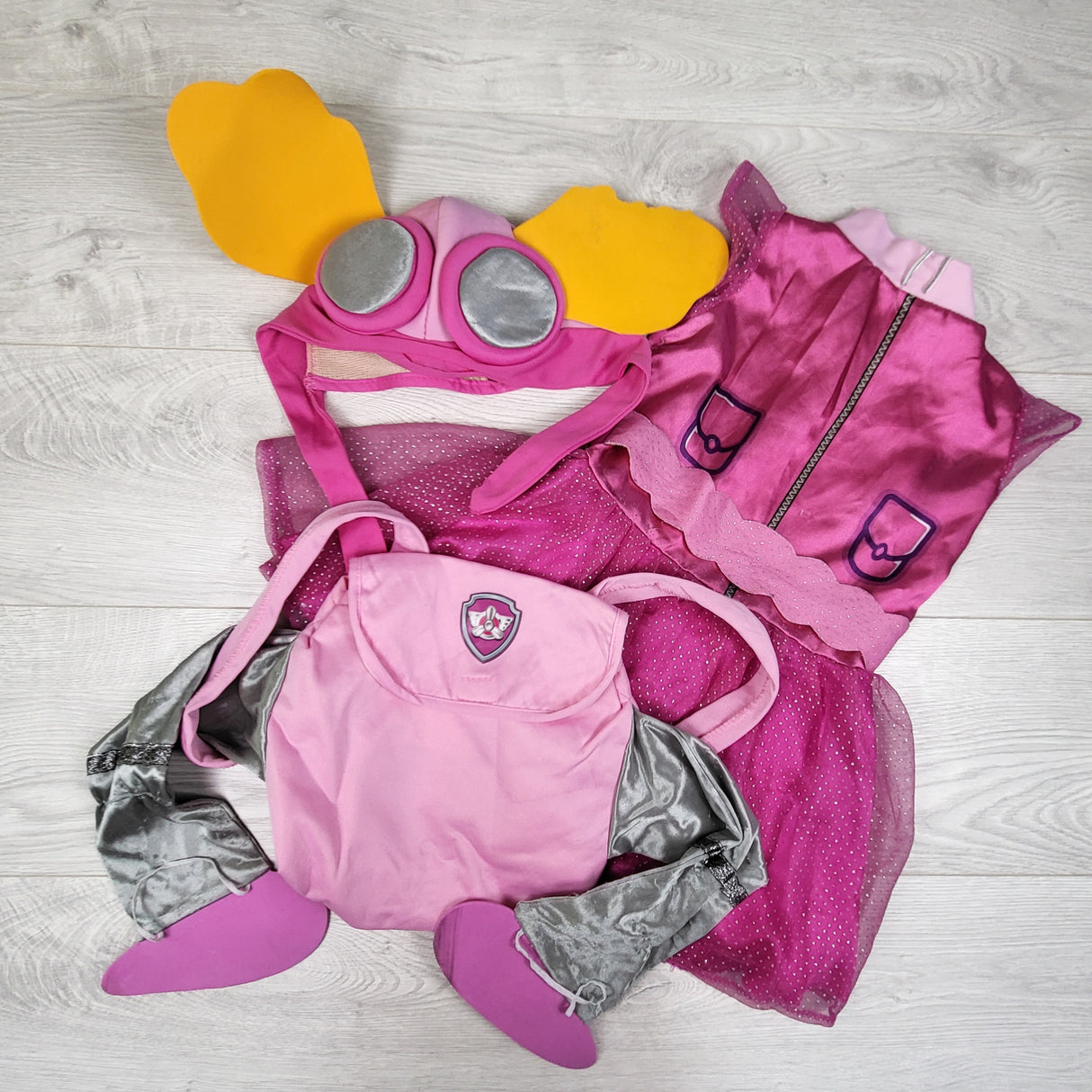 Paw Patrol 3pc Skye costume. Approx 3/4T