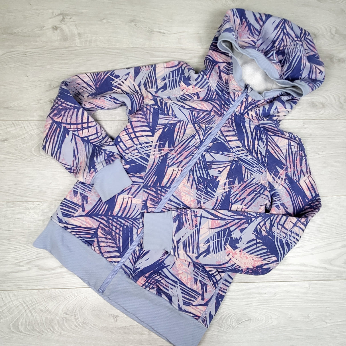 Ivivva (Lululemon) patterned zip up scuba hoodie. Size 12