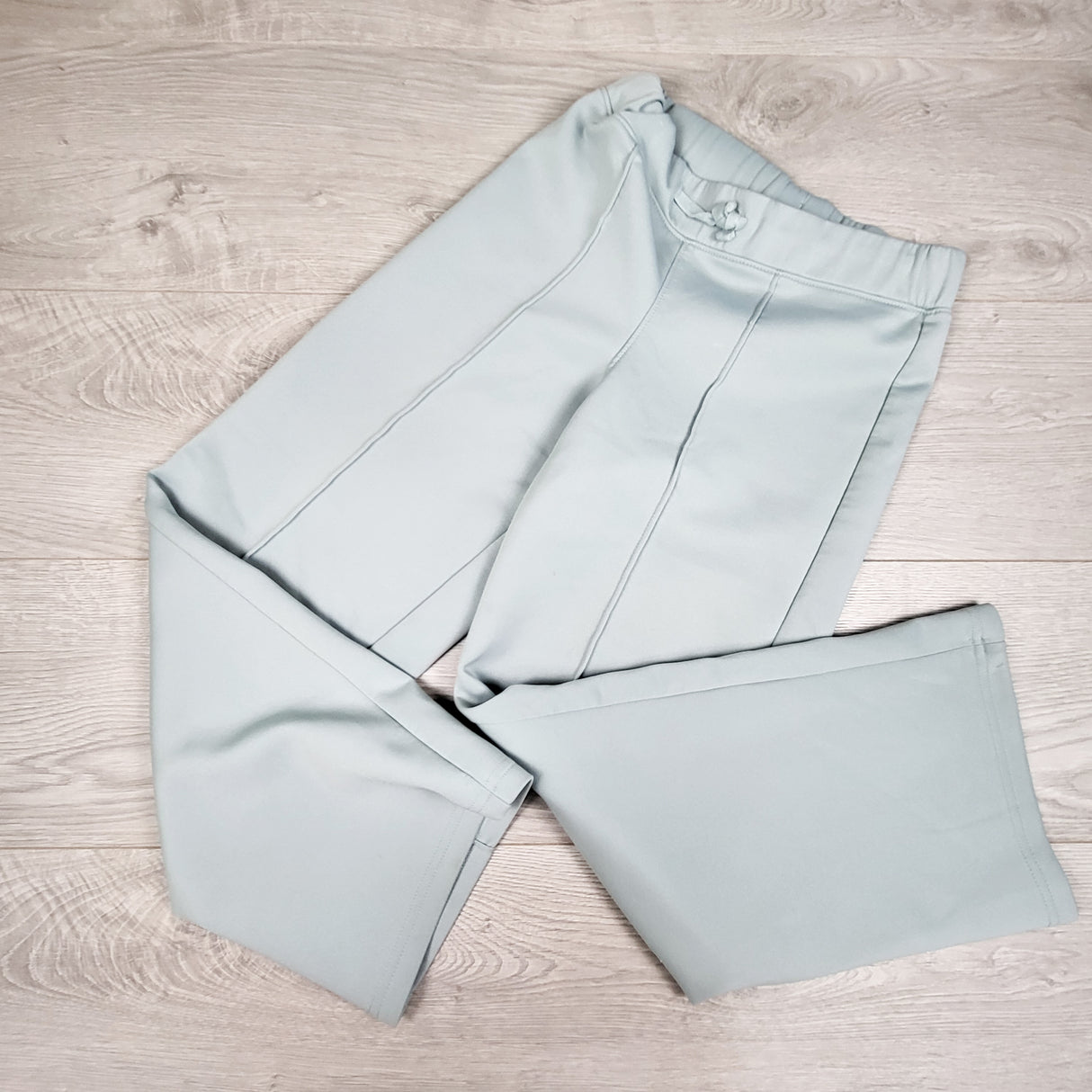 Oshkosh aqua wide leg active pants. Size 8