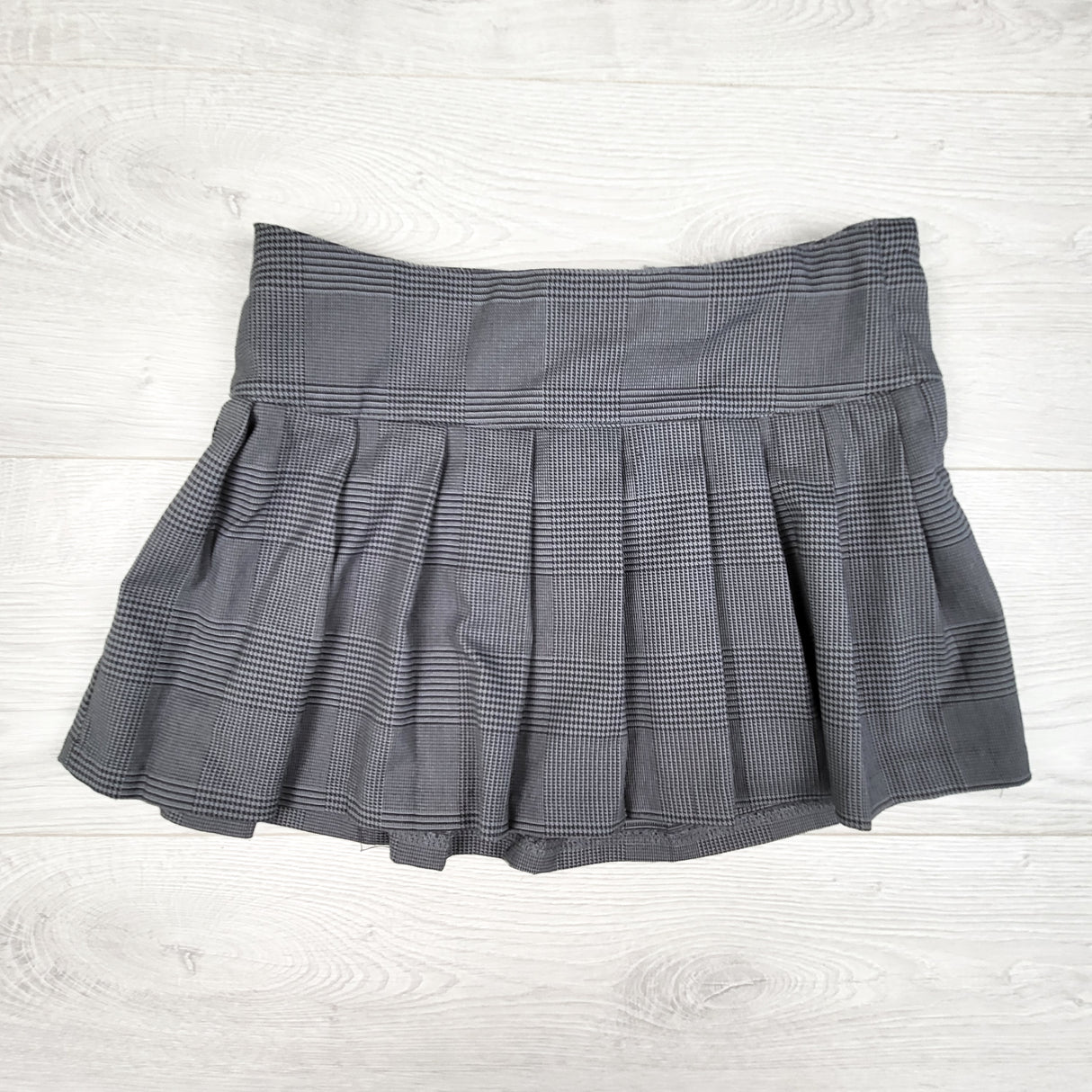 H and M grey plaid pleated skirt. Size 8/9 Years
