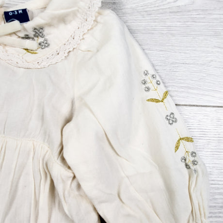 Old Navy cream coloured embroidered bubble romper. Size 0-3 months