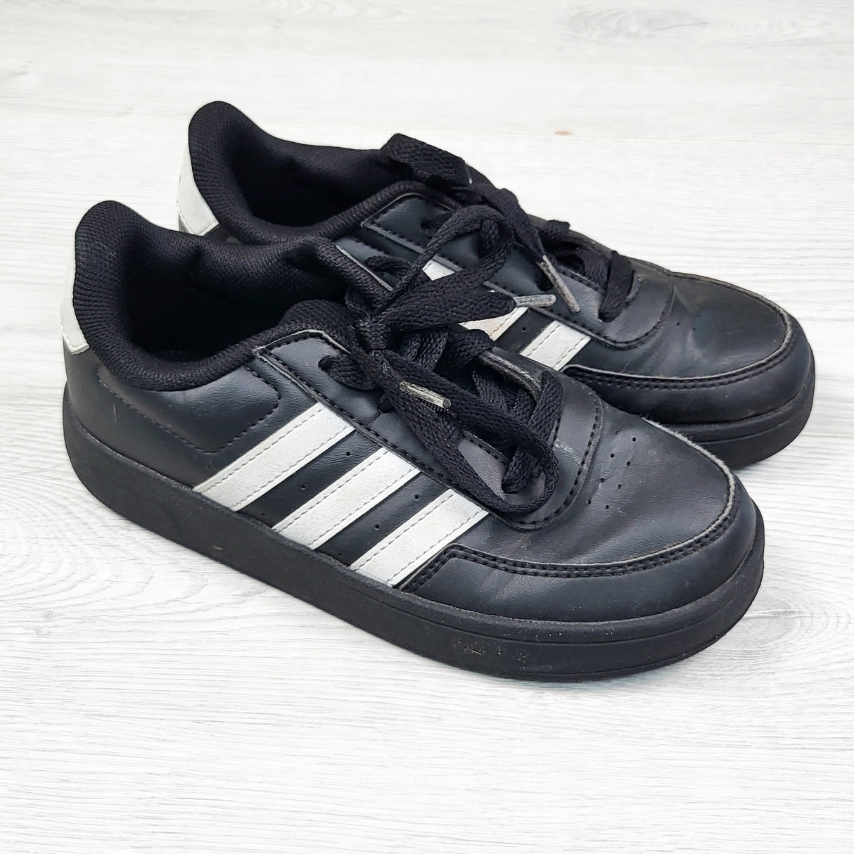 Adidas Breaknet 2.0 Lifestyle Court Shoes. Youth size 1