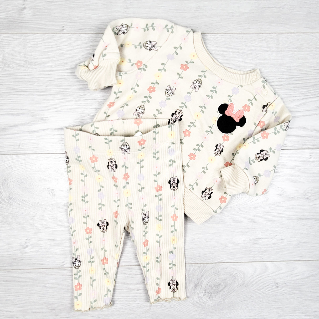 Disney Baby beige ribbed floral print 2pc Minnie Mouse set. Size 0-3 months