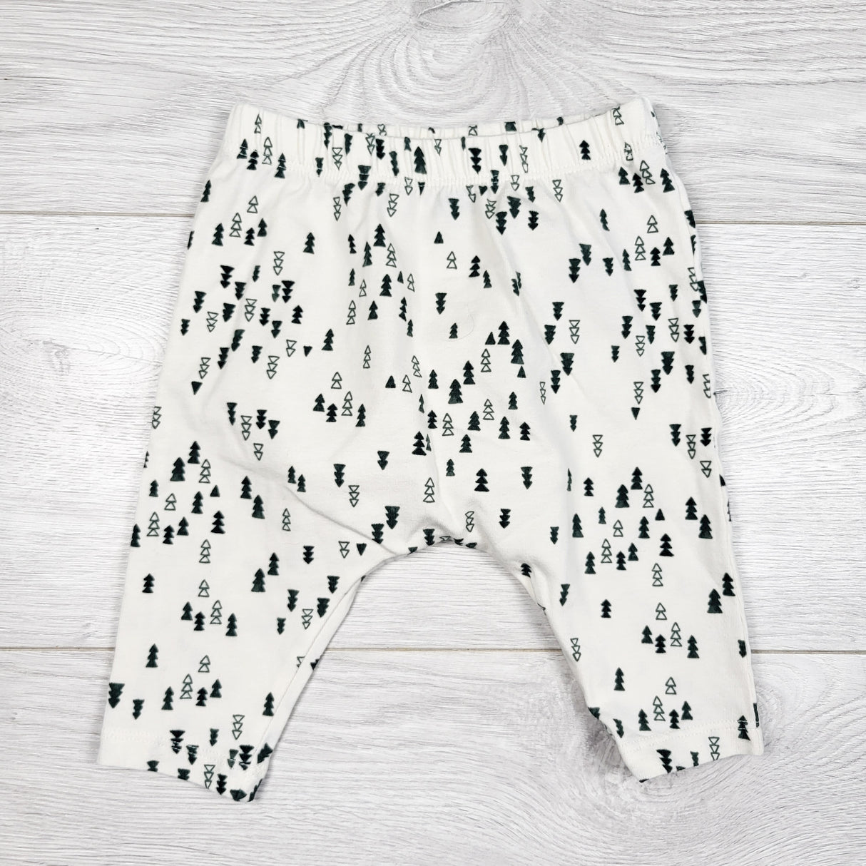 Old Navy white and green tree print pants. Size 0-3 months