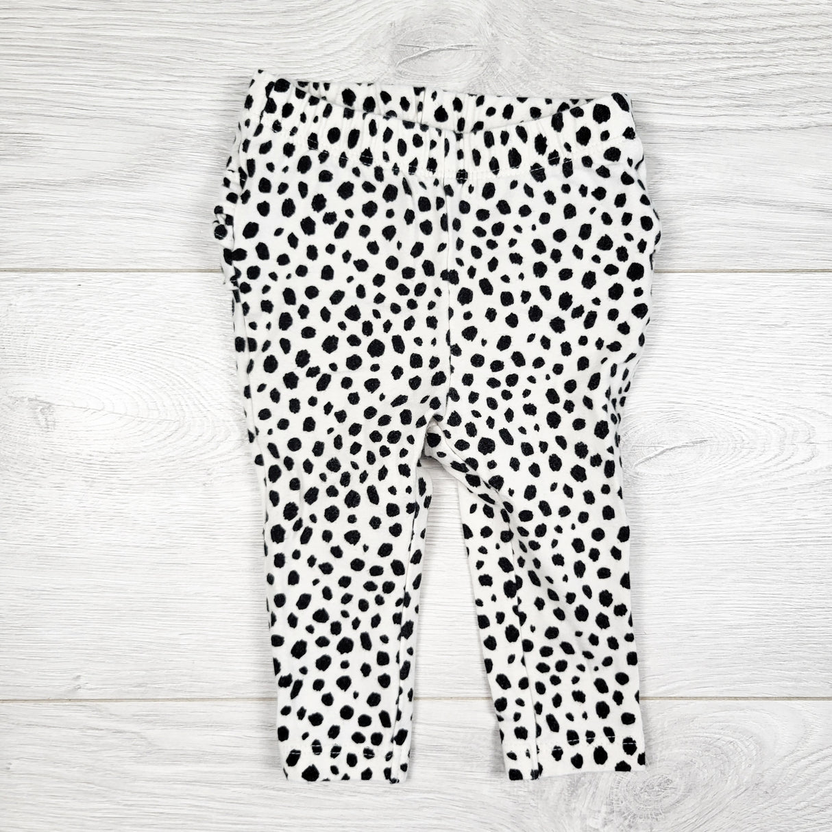 Old Navy white and black dotted pants with ruffle bum. Size 3-6 months