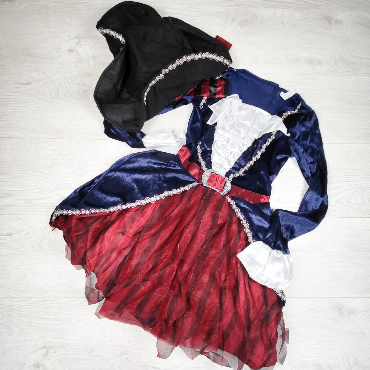 Pirate costume. Size 8-10 Years - AS IS