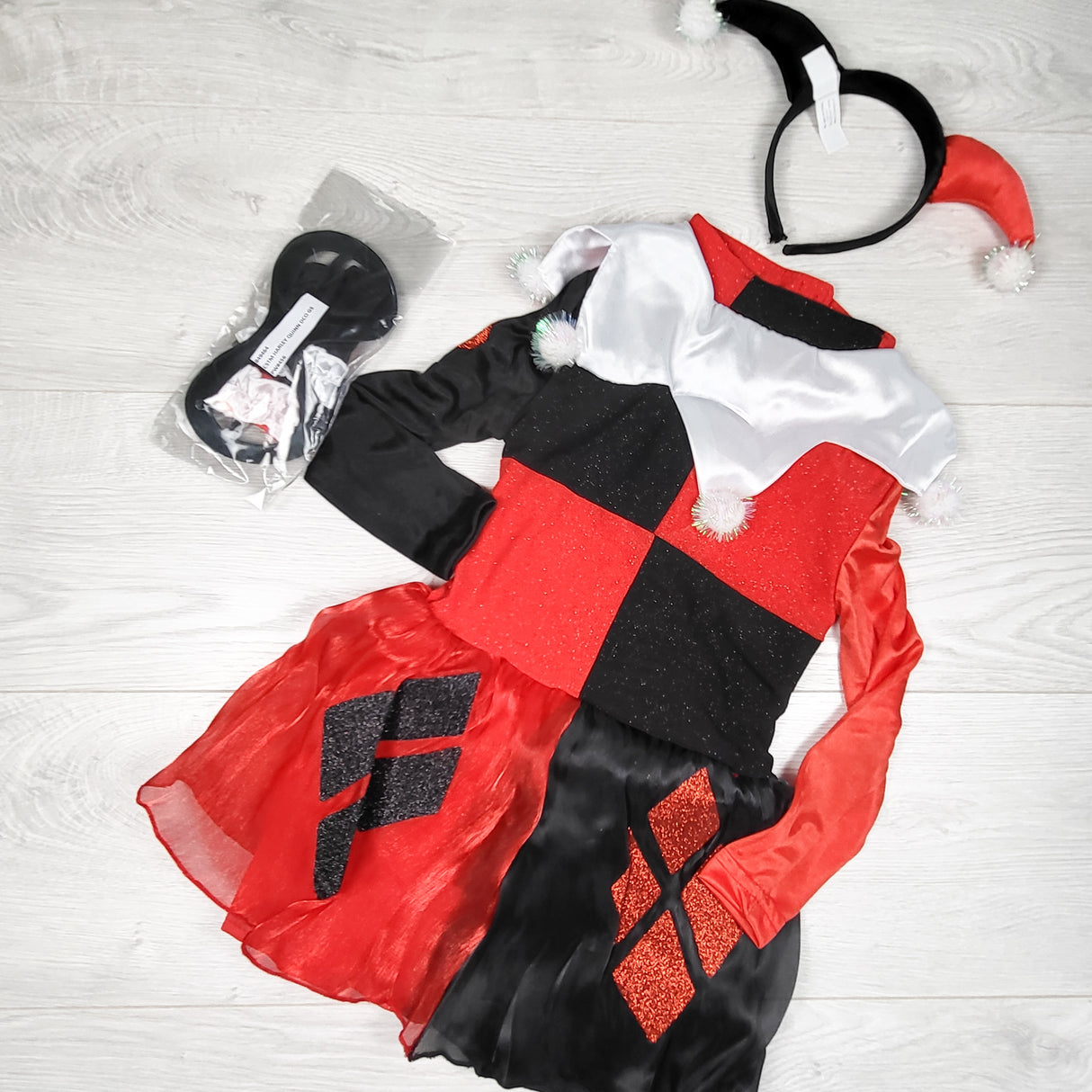 NEW - Harley Quinn costume. Size 4-6 Years