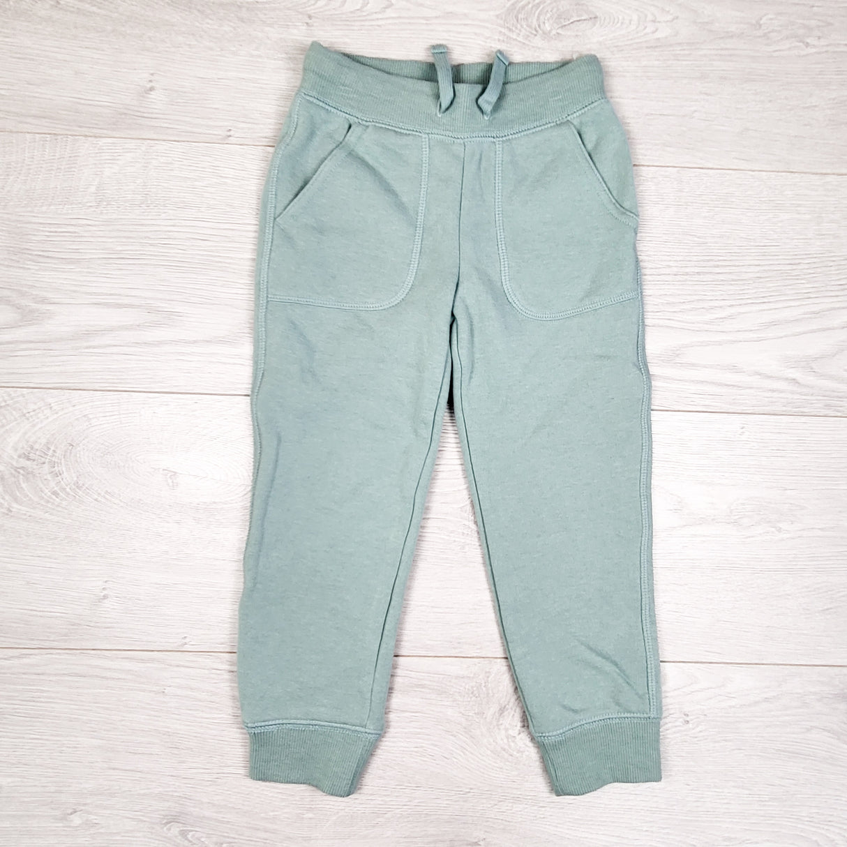Oshkosh green fleecy lined joggers. Size 3T