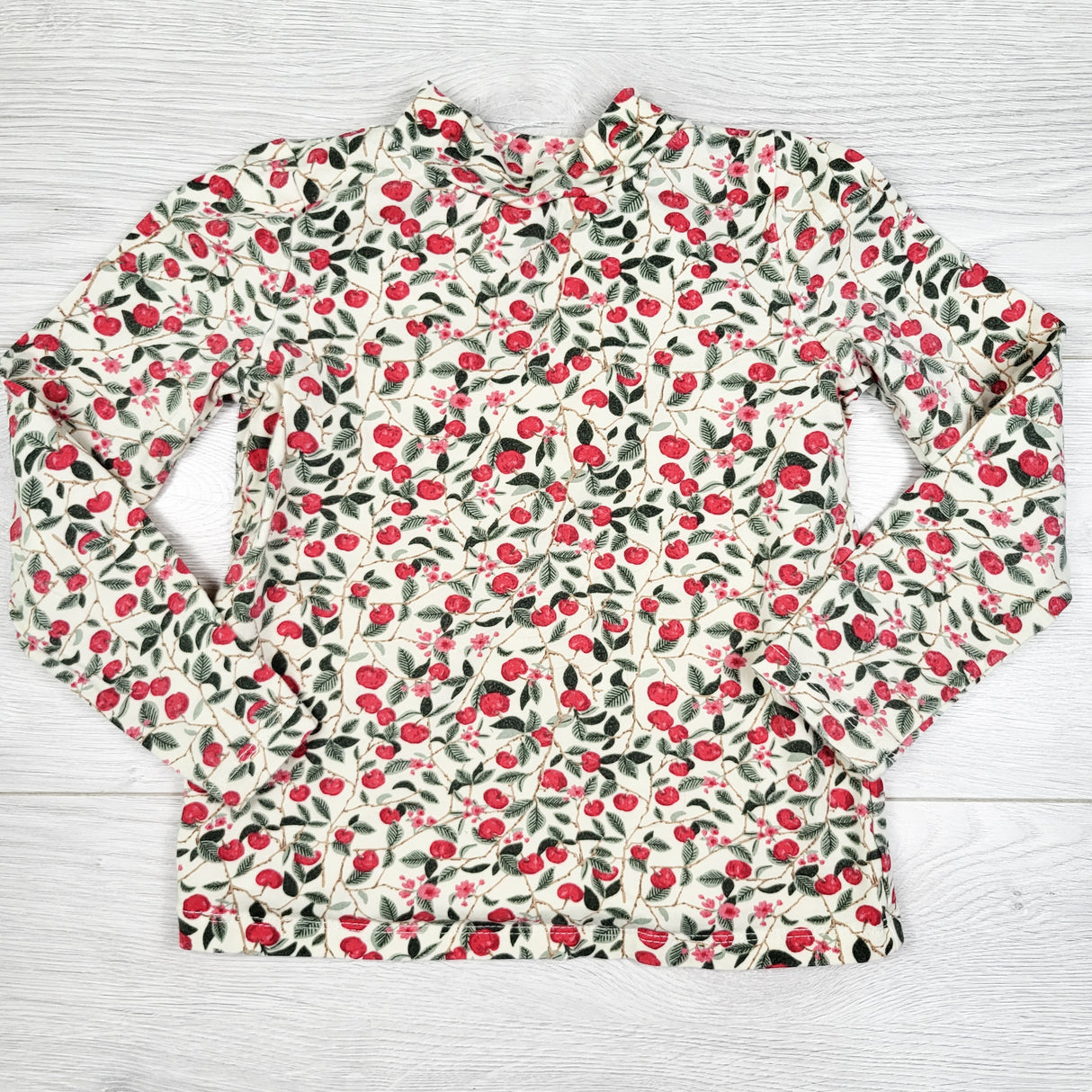 Isaac Mizrahi apple print top. Size 5T