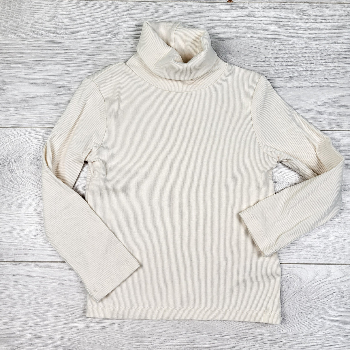Joe Fresh cream coloured ribbed turtleneck. Size 3T