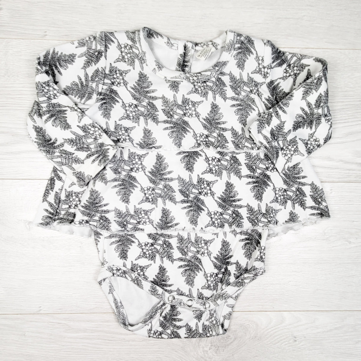 Kate Quinn pine print organic cotton skirted bodysuit. Size 12-18 months