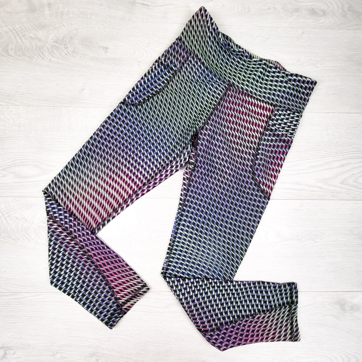 Old Navy abstract print power soft active leggings. Size 10/12