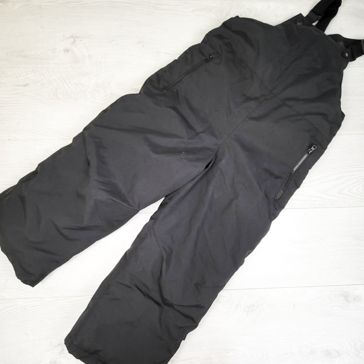 Old Navy black snow pants. Size 8