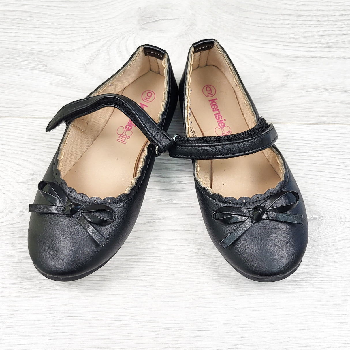 Kensie Girl black flats. Size 9