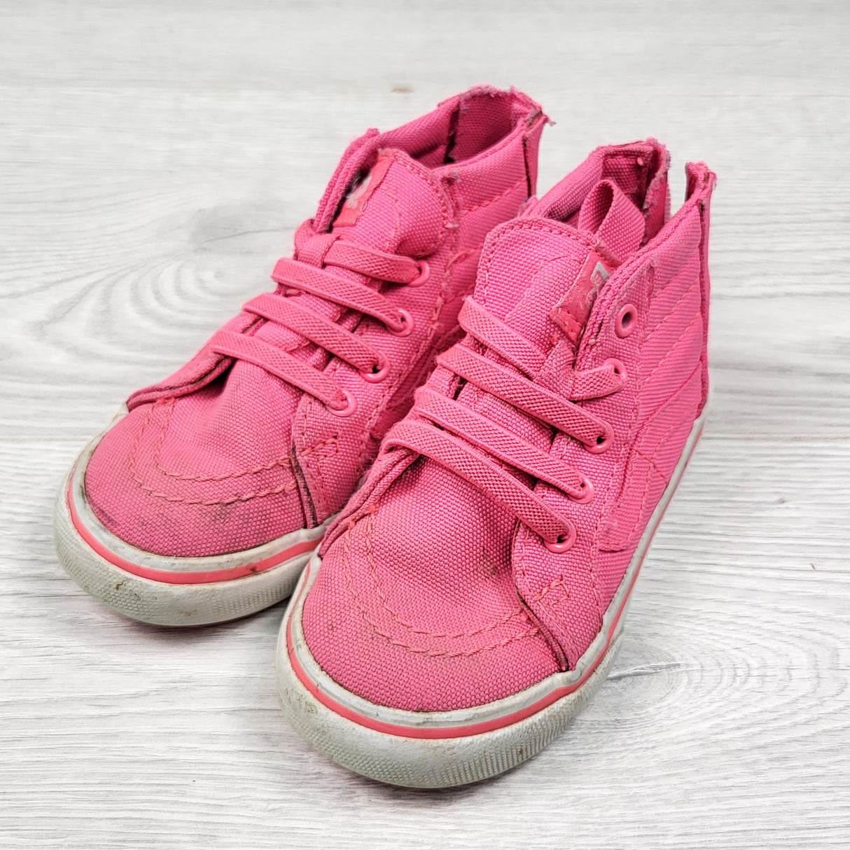 Vans Hot Pink "Sk8-Hi Zip" sneakers. Size 6.5