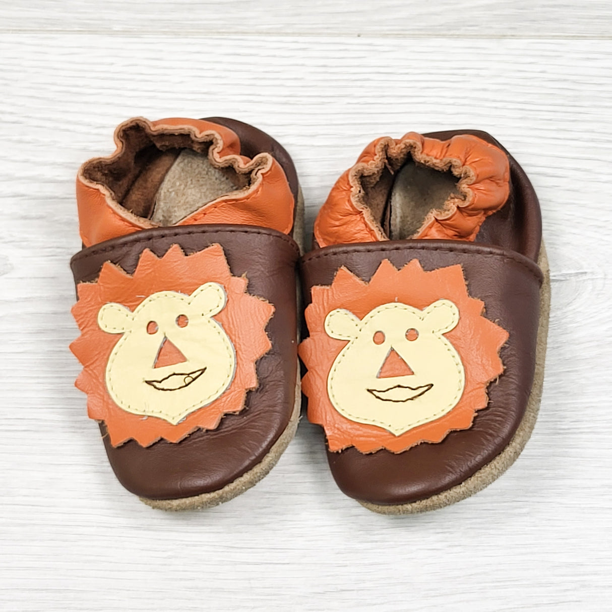 Robeez brown leather soft soled lion shoes. Size 0-6 months