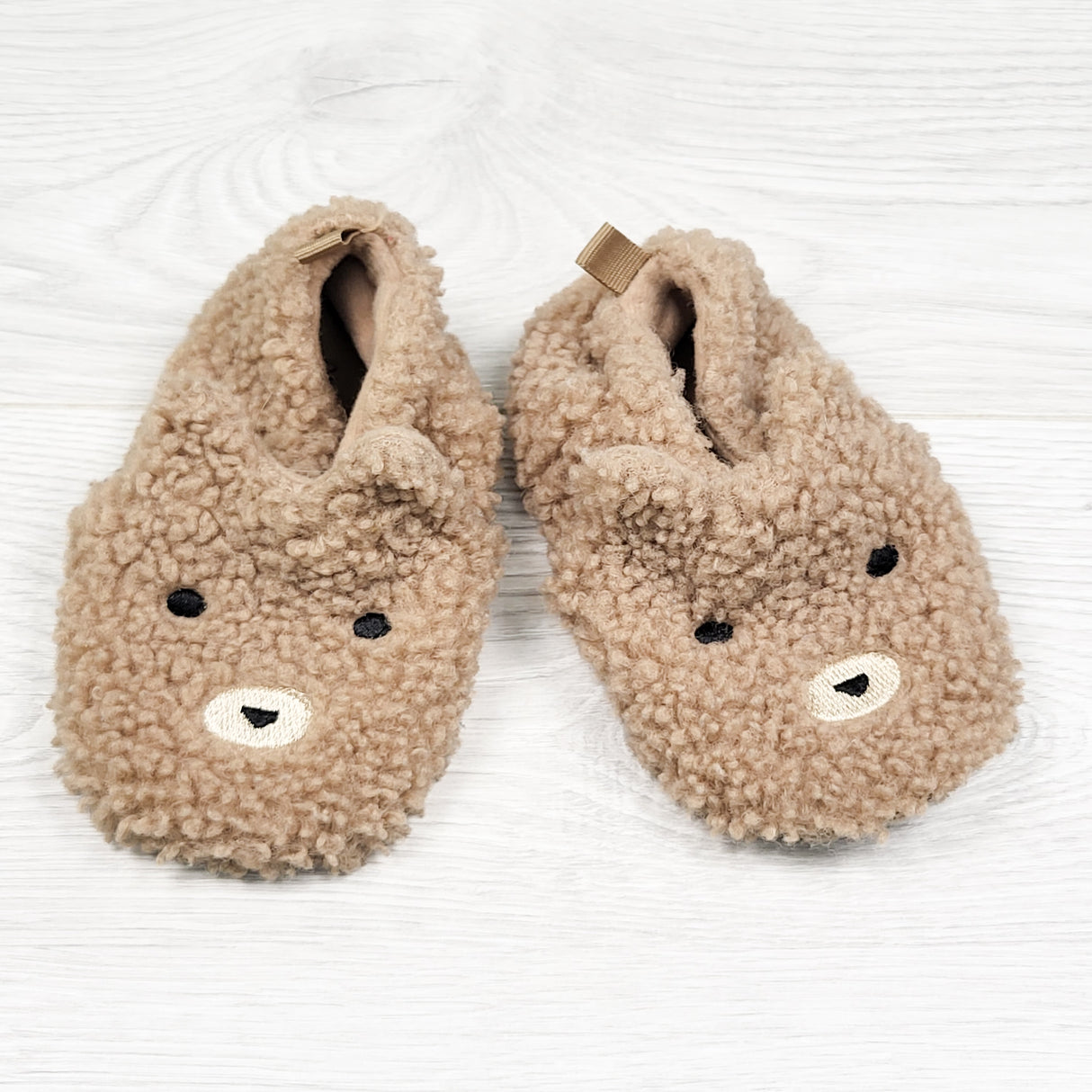 Old Navy brown sherpa bear slippers. Size 18-24 months