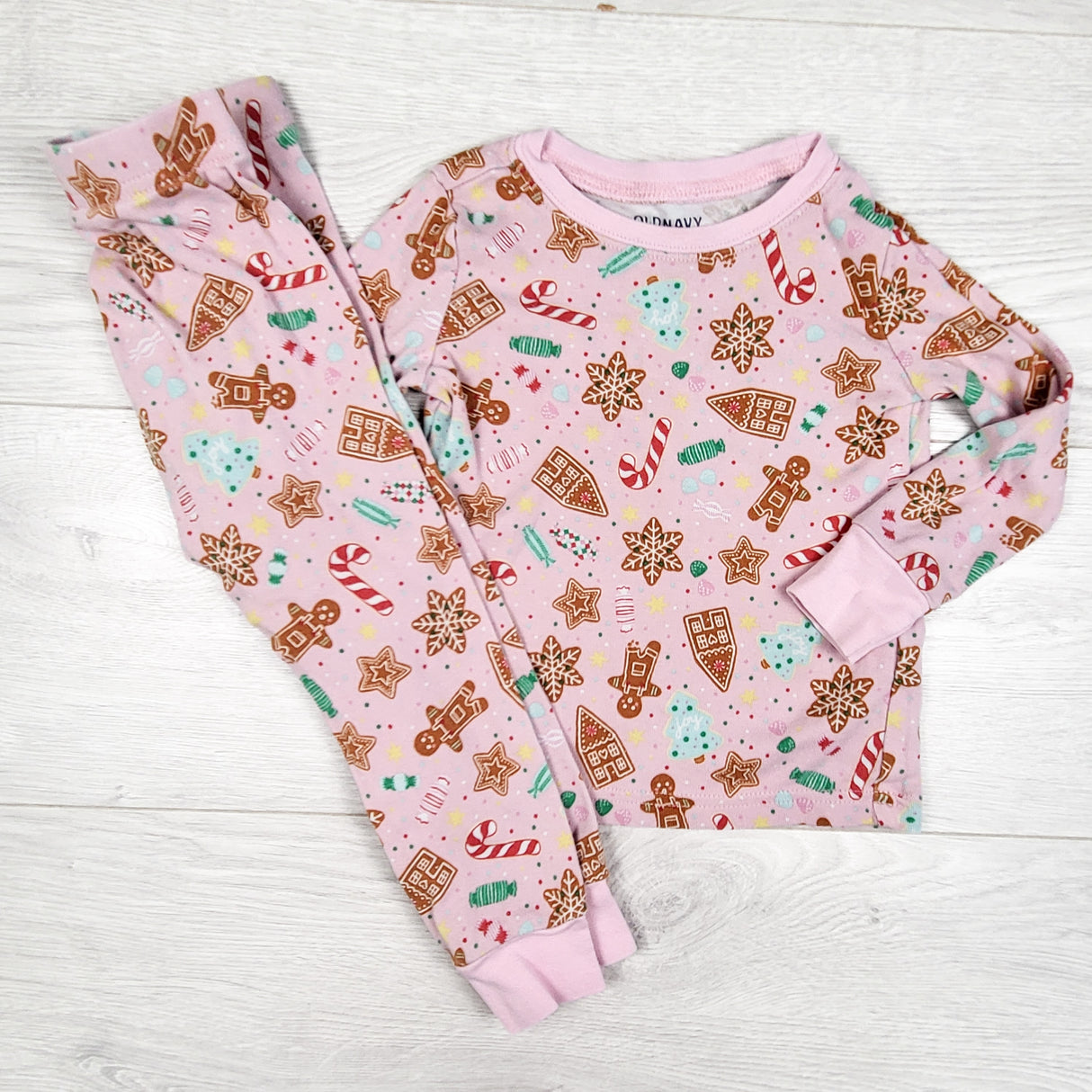 Old Navy pink 2pc PJs with Christmas theme. Size 2T