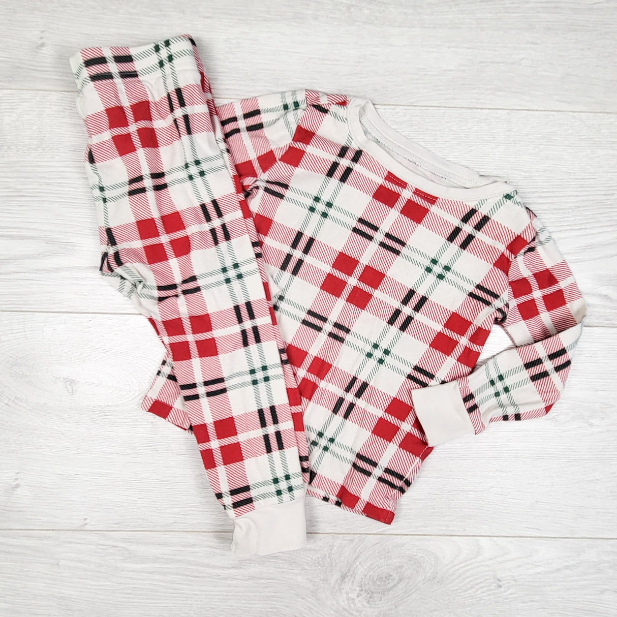Old Navy plaid 2pc PJs. Size 2T