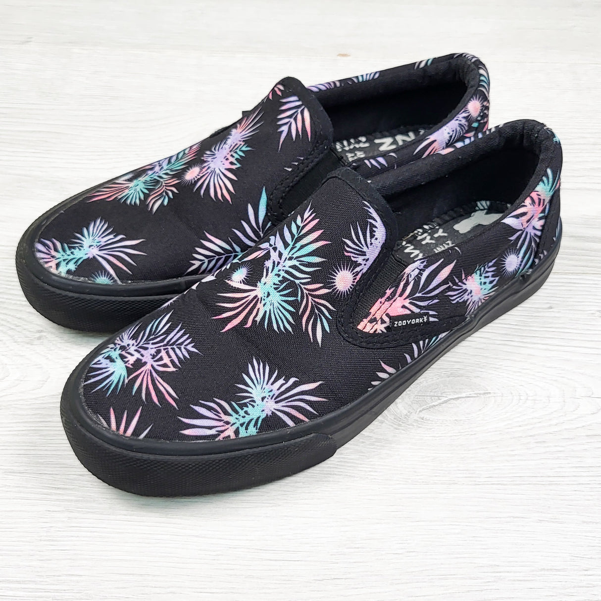 Zoo York black tropical print slip-on shoes. Youth size 4
