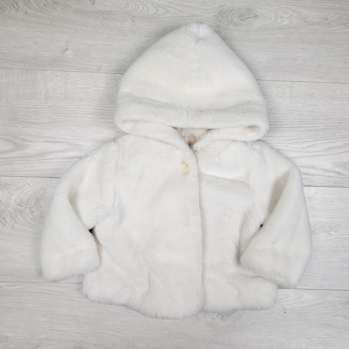 Old Navy white faux fur hooded jacket. Size 12-18 months - AS IS