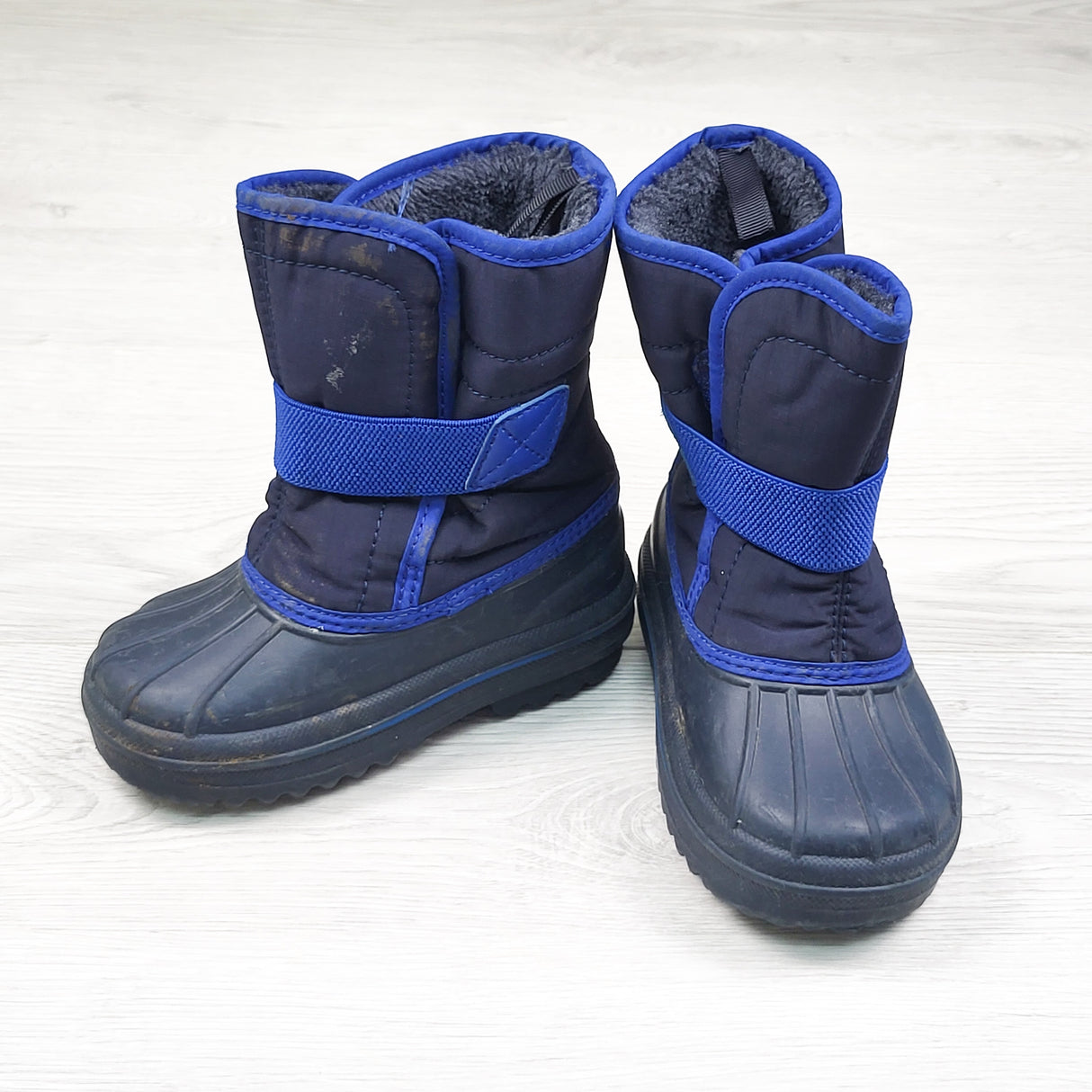 Children's Place navy snow boots. Size 7