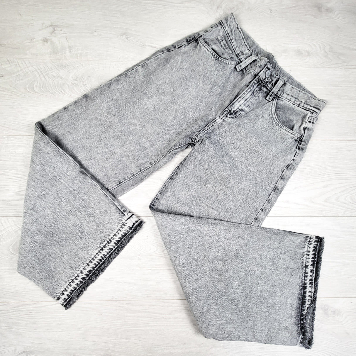 Old Navy high rise baggy wide leg jeans. Size 14