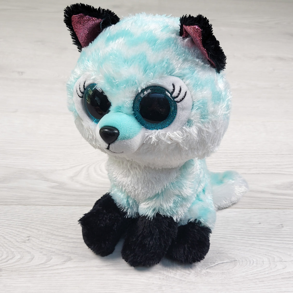 Ty Aqua the Arctic Fox 9 inch plush